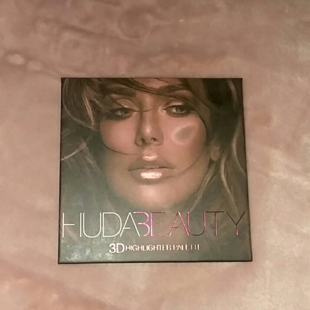 My Huda beauty 3D Highlighter palette.